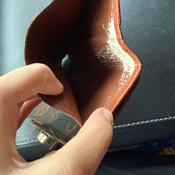 Louis Vuitton Monogram Kisslock Wallet - Picture 6 of 6